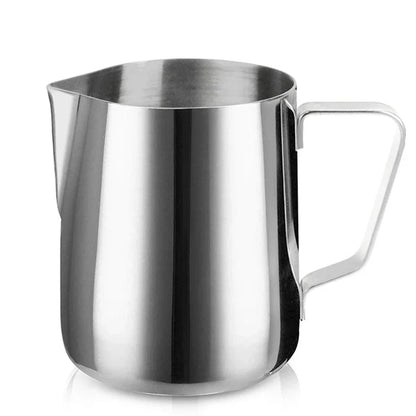 Koffiewaar voor cappuccino met schuimkannetje
