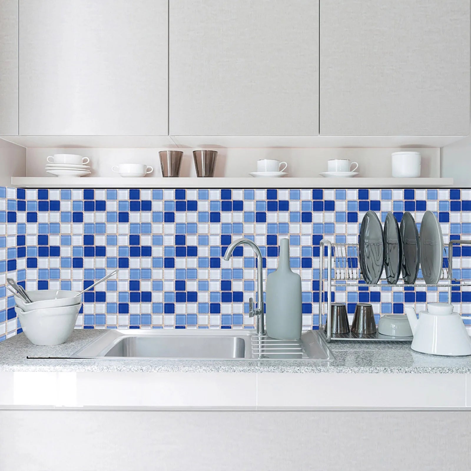 Lichte mozaiek tegels toilet – Fris en modern