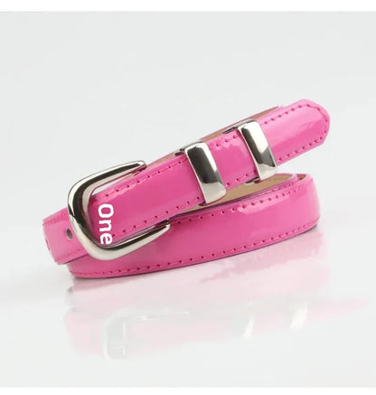 Goudkleurige gesp als eyecatcher bij deze riem