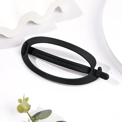 Haar accessoires met elegante knoop