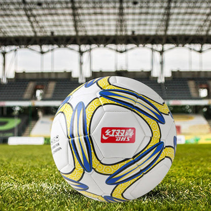 Beste straatvoetbal met gecontroleerde stuit