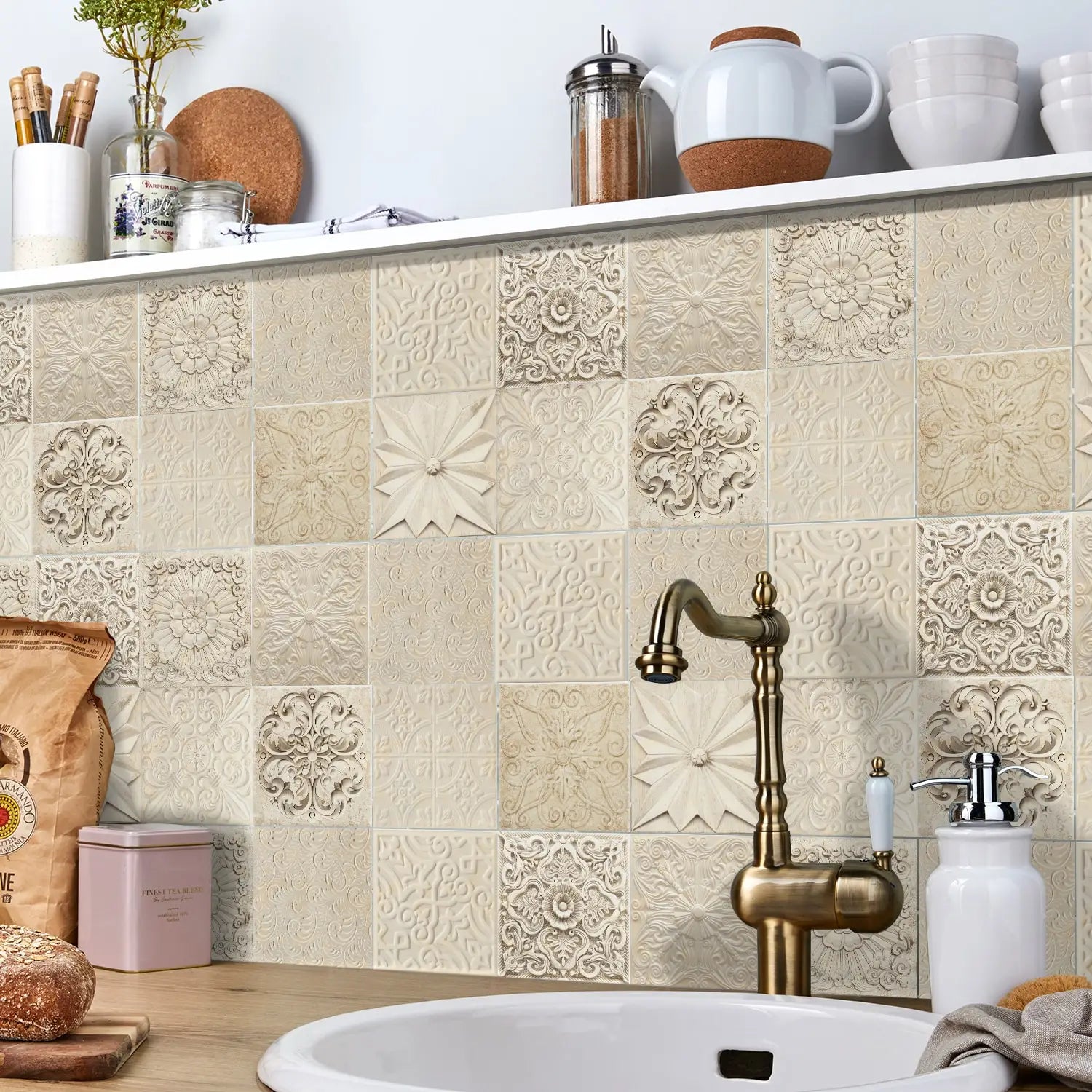 Zwarte mozaiek toilet tegels – Luxe en diepte