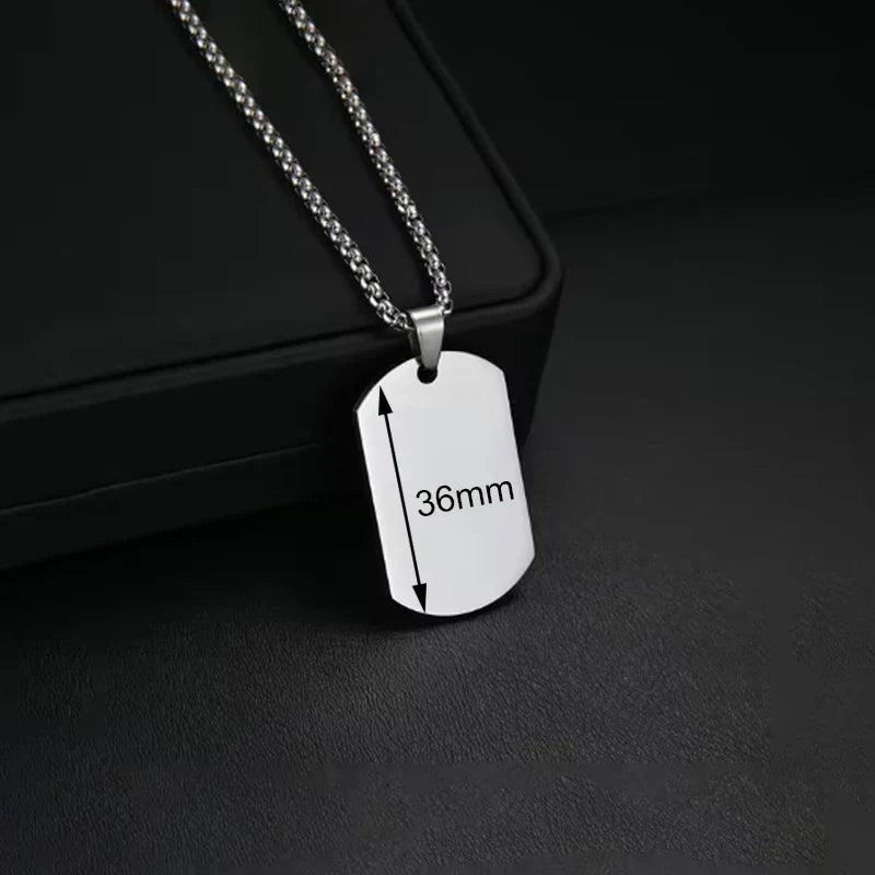 Ketting met korte boodschap op hanger