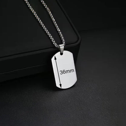 Ketting met korte boodschap op hanger