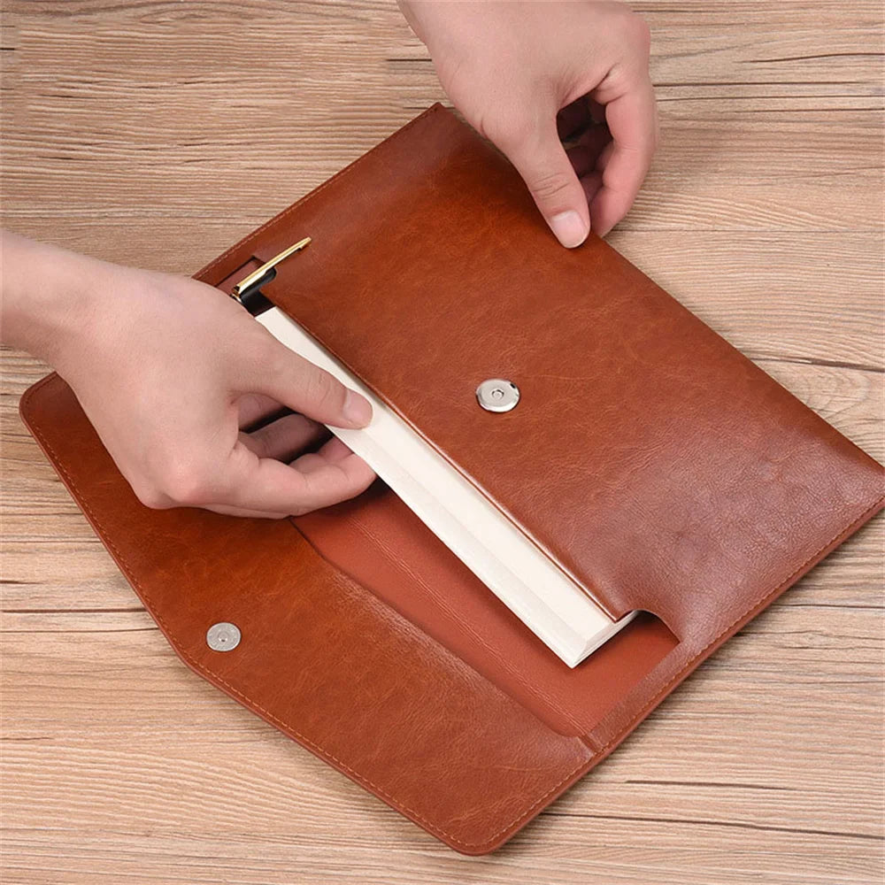 Pasjeshouder met magneetsluiting – Veilig en elegant
