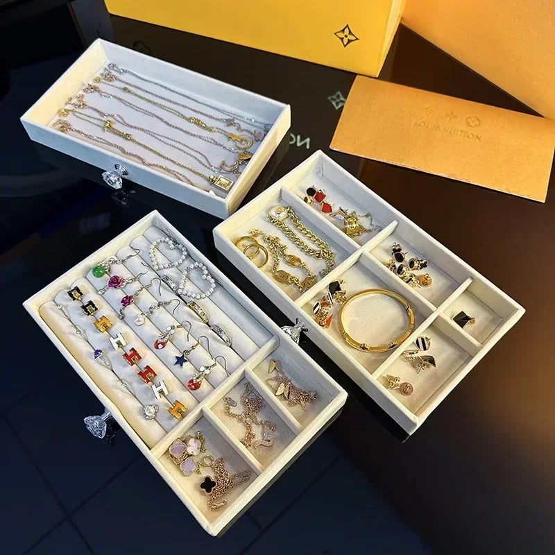Sieradenrekje – Compact en stijlvol voor kleine collecties