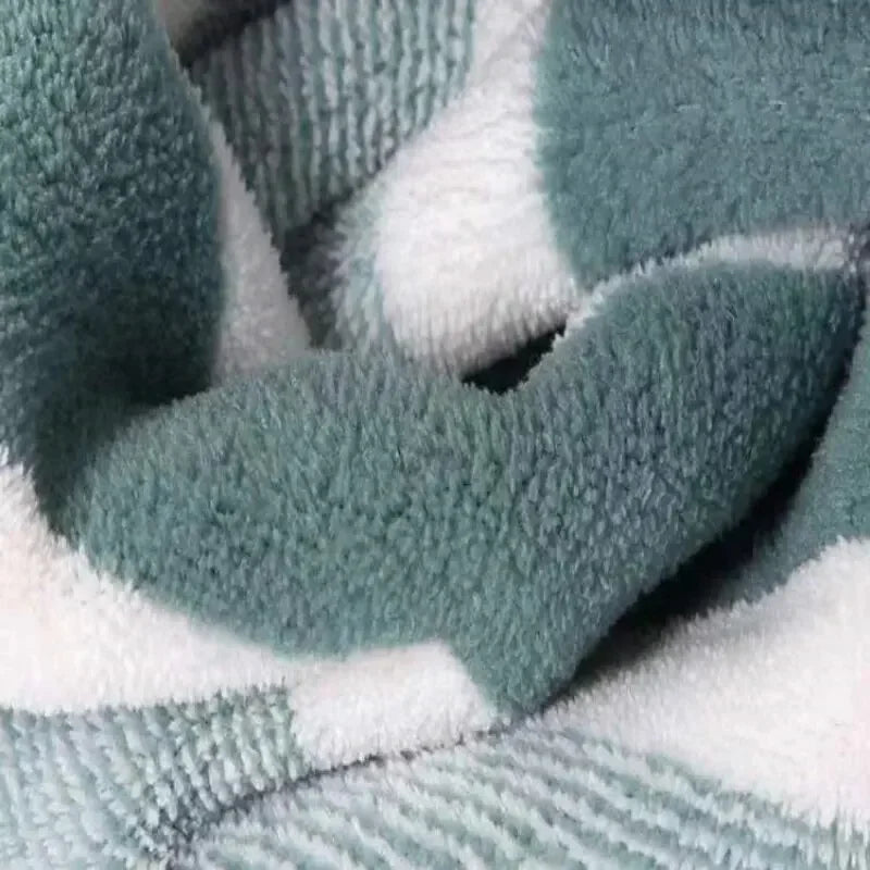HEMA badhanddoek met ophanglus – Praktisch detail