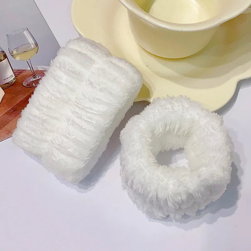 Haar accessoires in neutrale kleurencombinaties