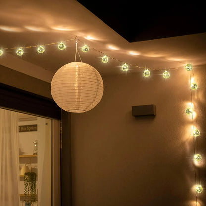 Lichtslingers binnen met houten decor – Natuurlijk en warm