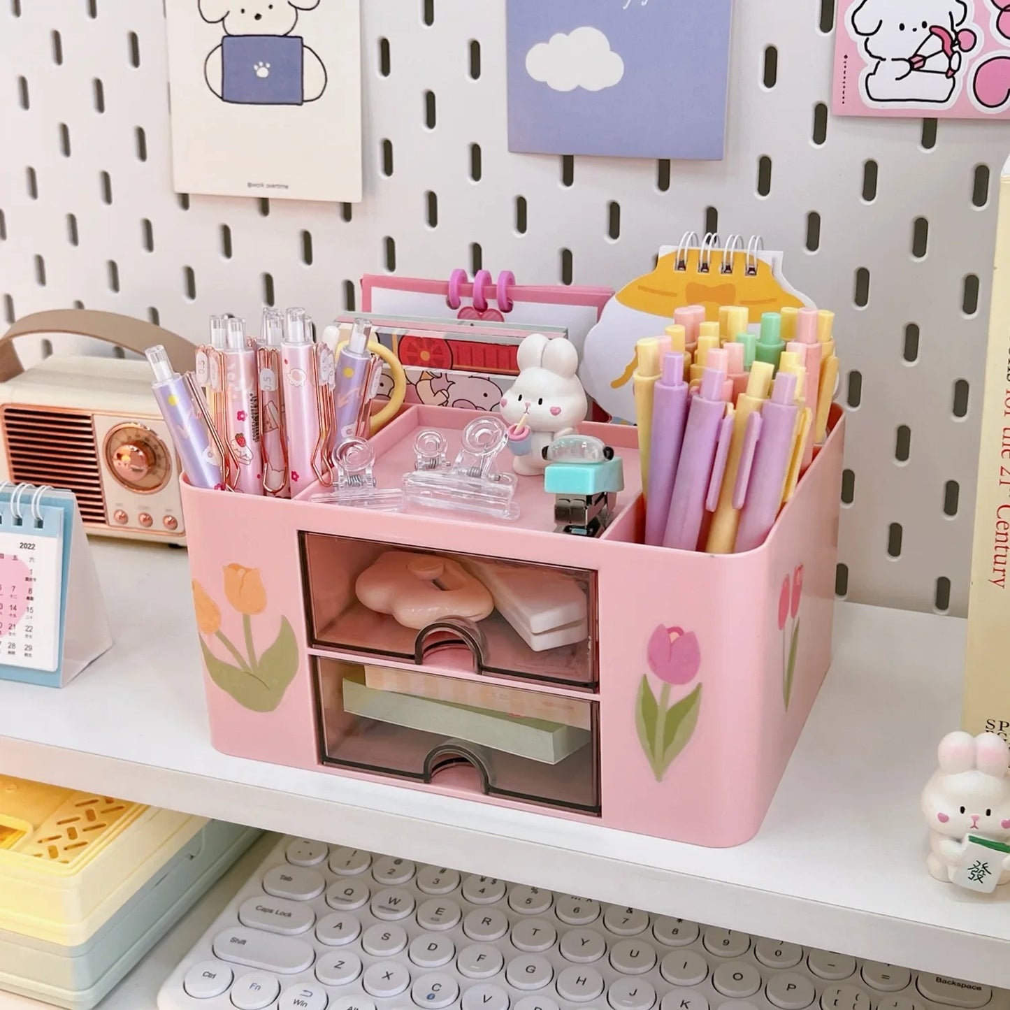 Praktische desk organization voor kleine bureaus