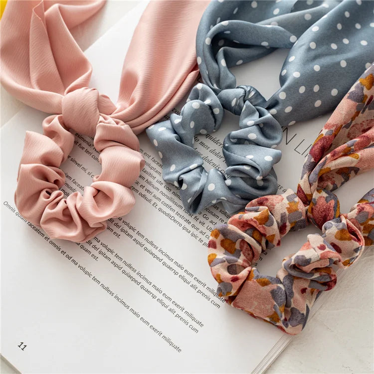 Dames haar accessoires in zachte materialen