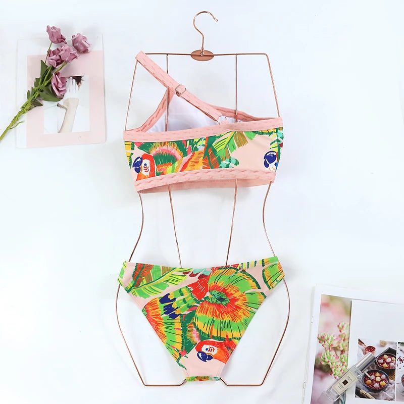 Zwemjurk met sierlijke details – Voor een vrouwelijke look