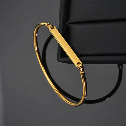 Ketting met gravure van coördinaten