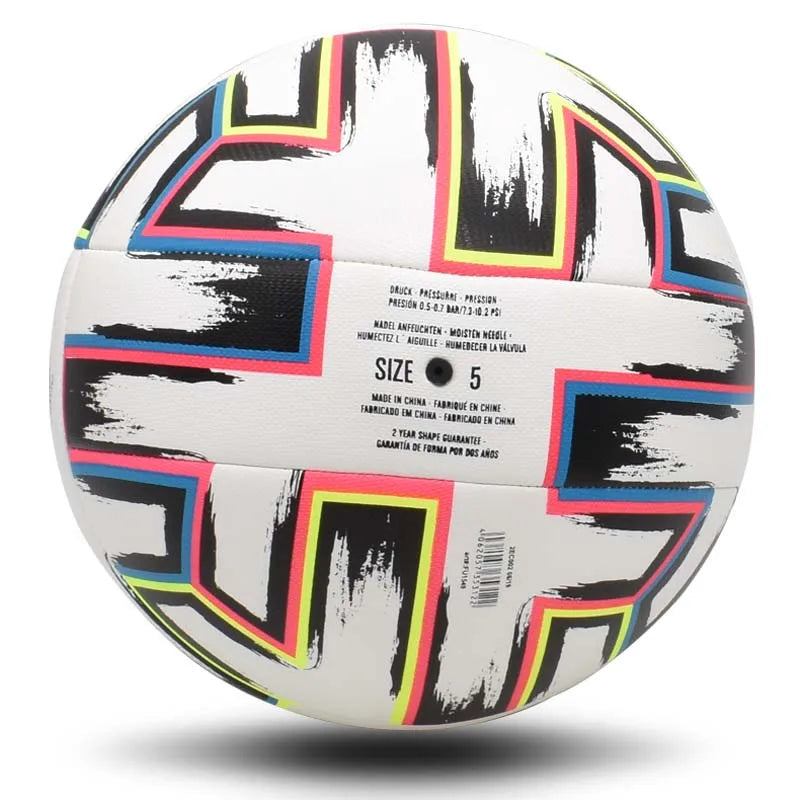 Voetbal met naadloos ontwerp voor straatgebruik