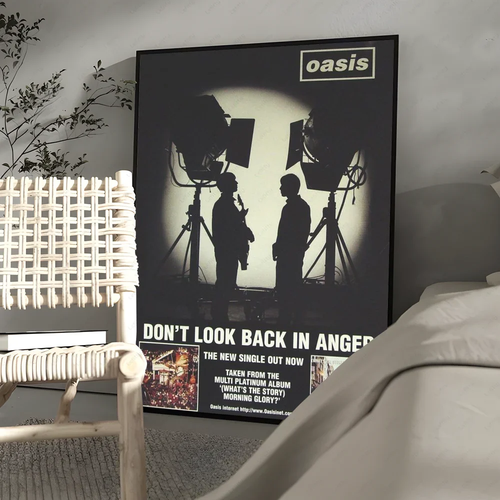 Posters in zwart houtframe ophangen