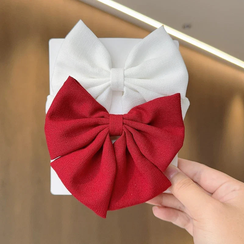 Minimalistische haar accessoires in goudkleur