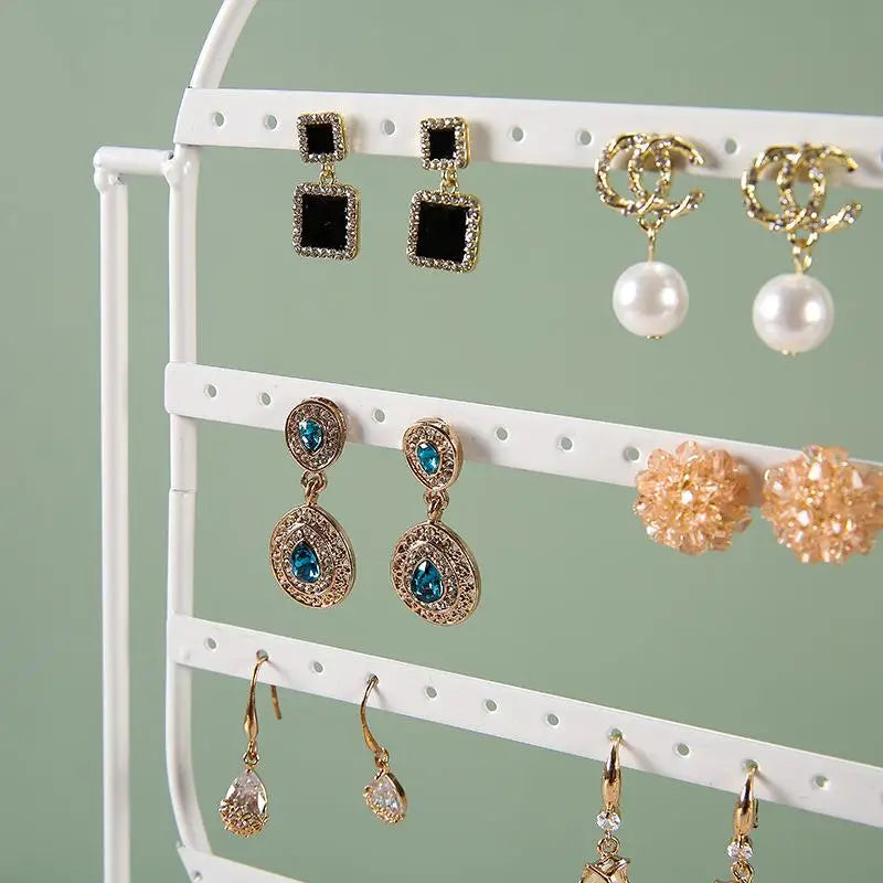 Sieraden standaard in industrieel design – Stoer en strak