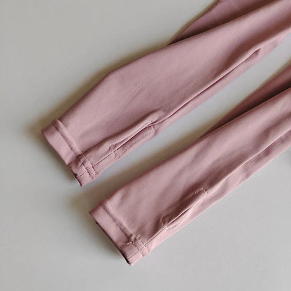 Trendy yoga kleding in fleurige prints