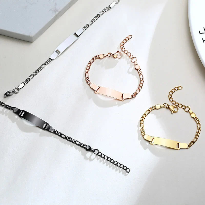 Ketting met bar en tekst gegraveerd