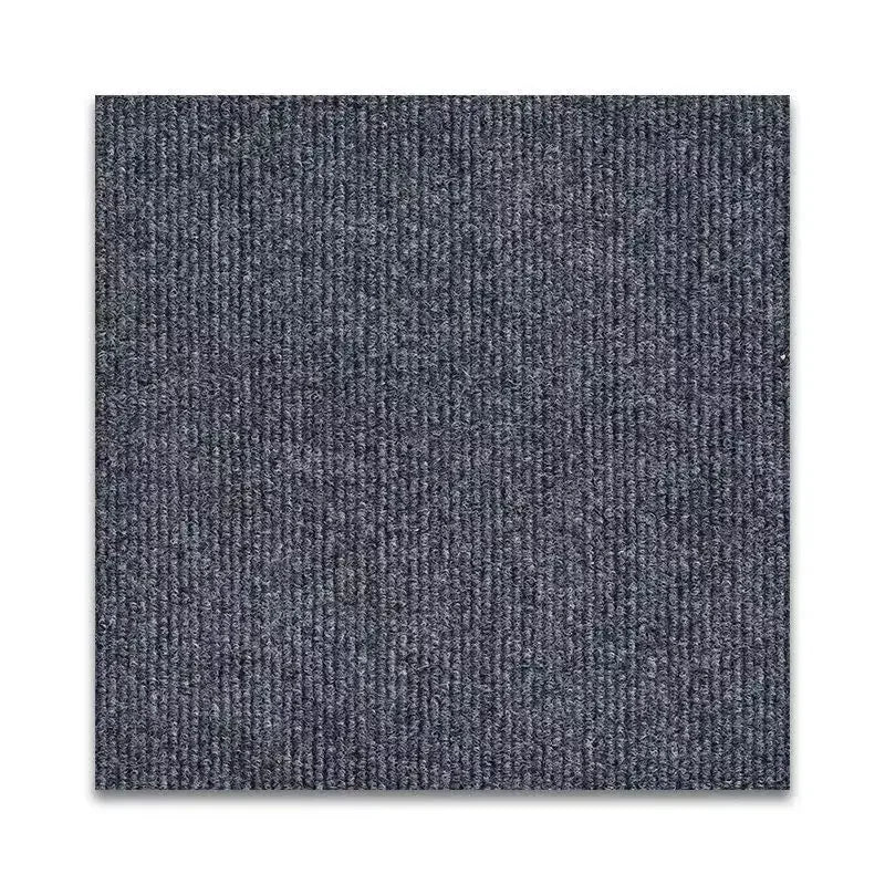 Houten kattenpaal met moderne vormen – Minimalistische charme