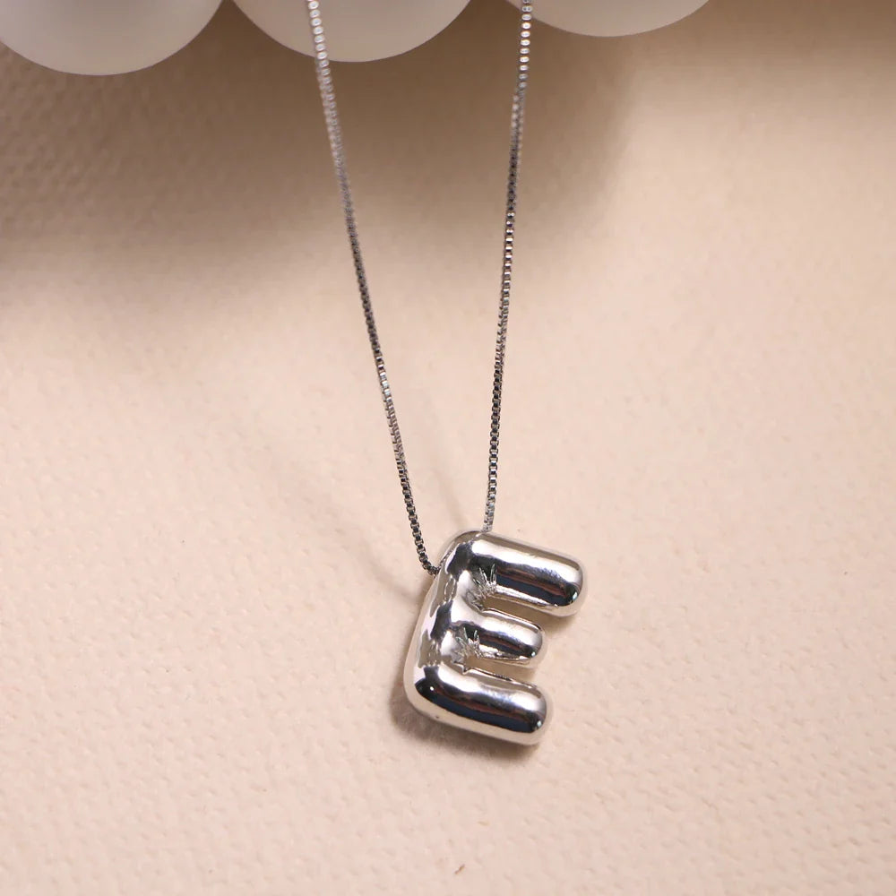 Zilveren ketting met naam in strak design