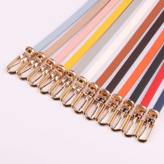 Goudkleurige gesp als eyecatcher bij deze riem