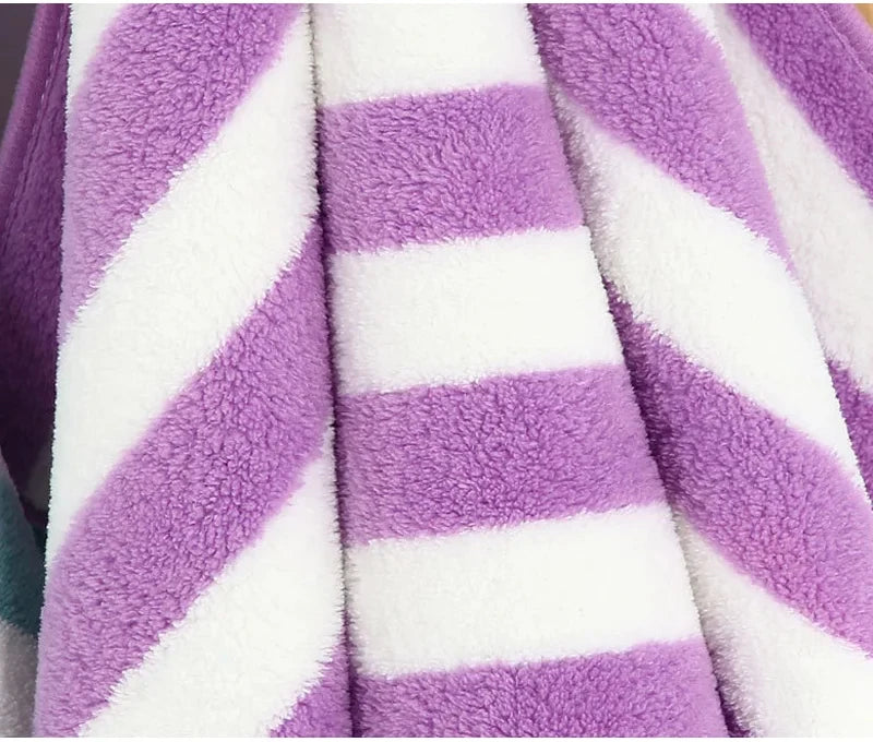 HEMA badhanddoek met strakke lijnen – Tijdloos design