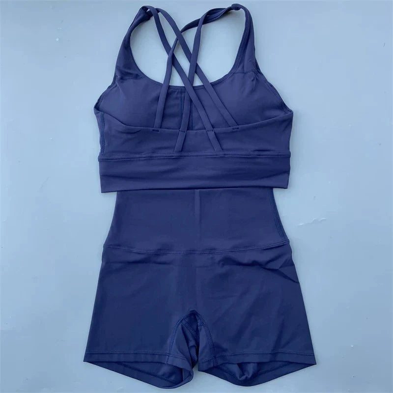 Stijlvolle yoga kleding met vrouwelijke snit