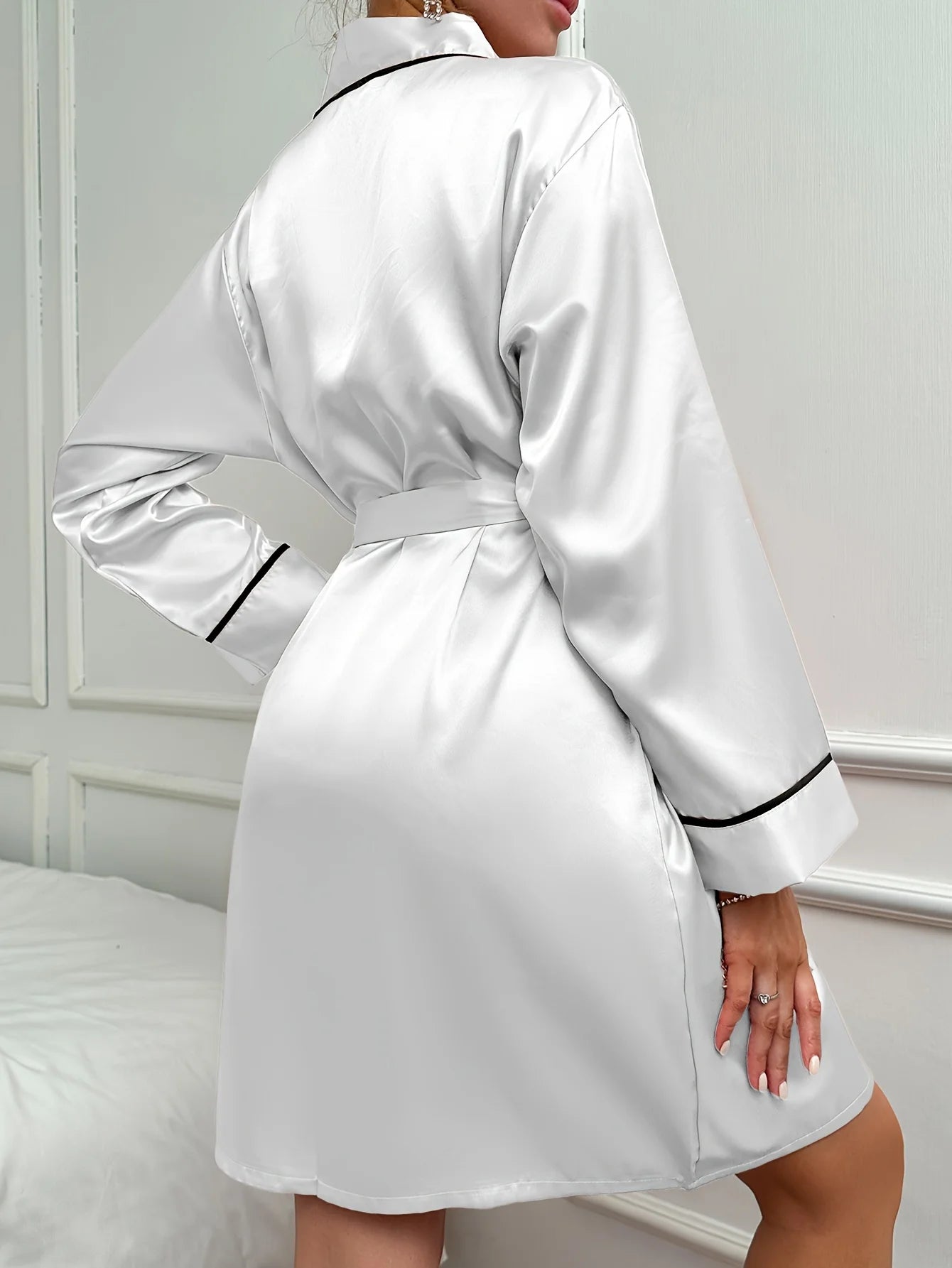 Elegante ochtendjas dames kant – Licht en stijlvol
