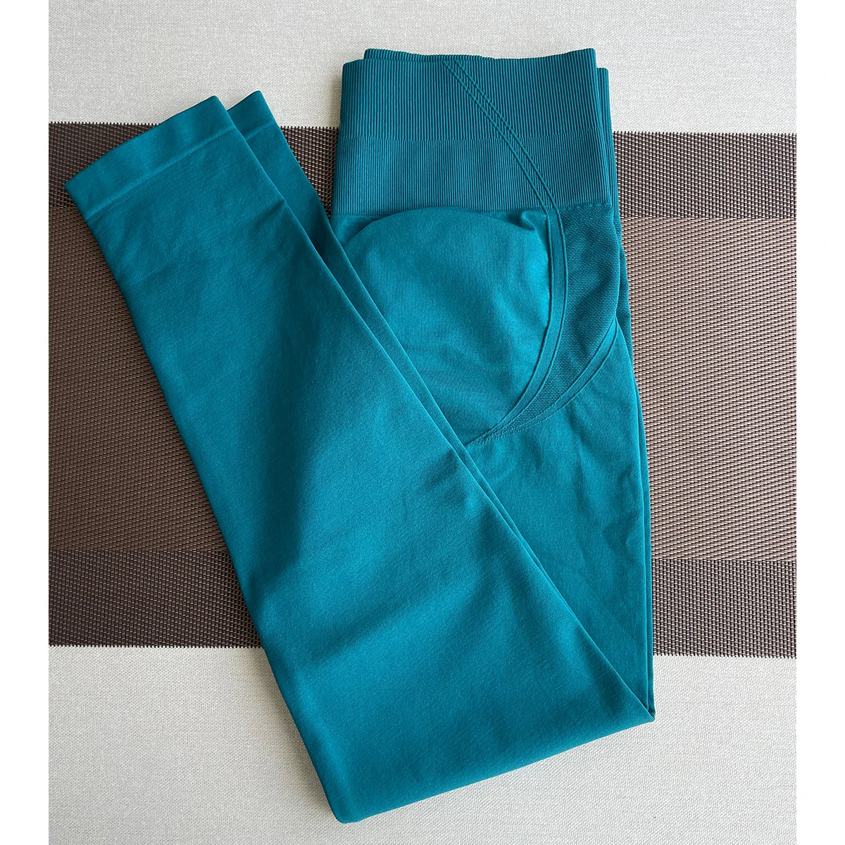 Modieuze yoga kleding dames met kleuraccent