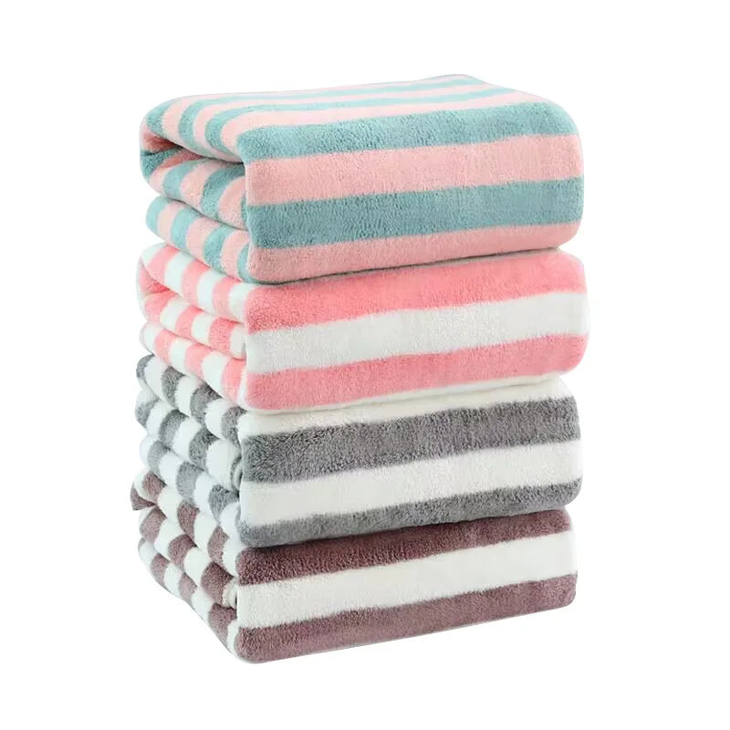 HEMA badhanddoek met strakke lijnen – Tijdloos design