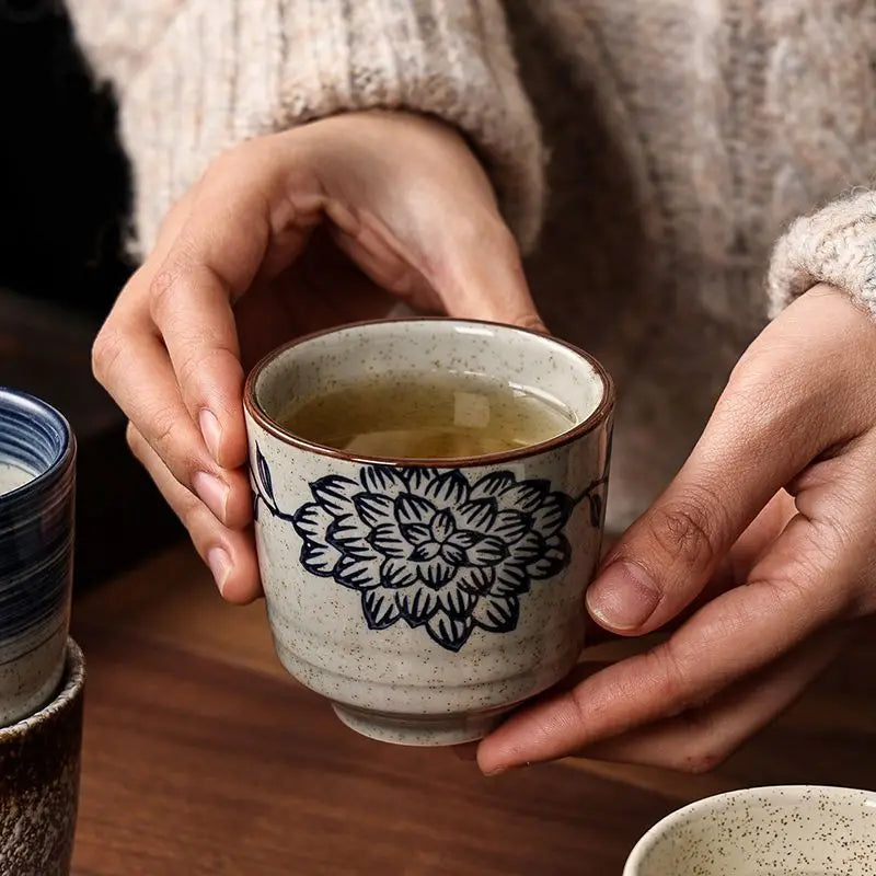 Design theepot met moderne lijnen