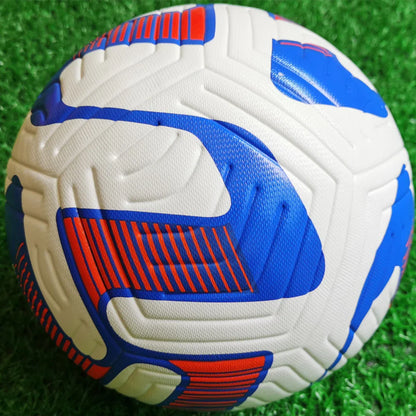 Voetbal met rubberen noppen voor straatspel