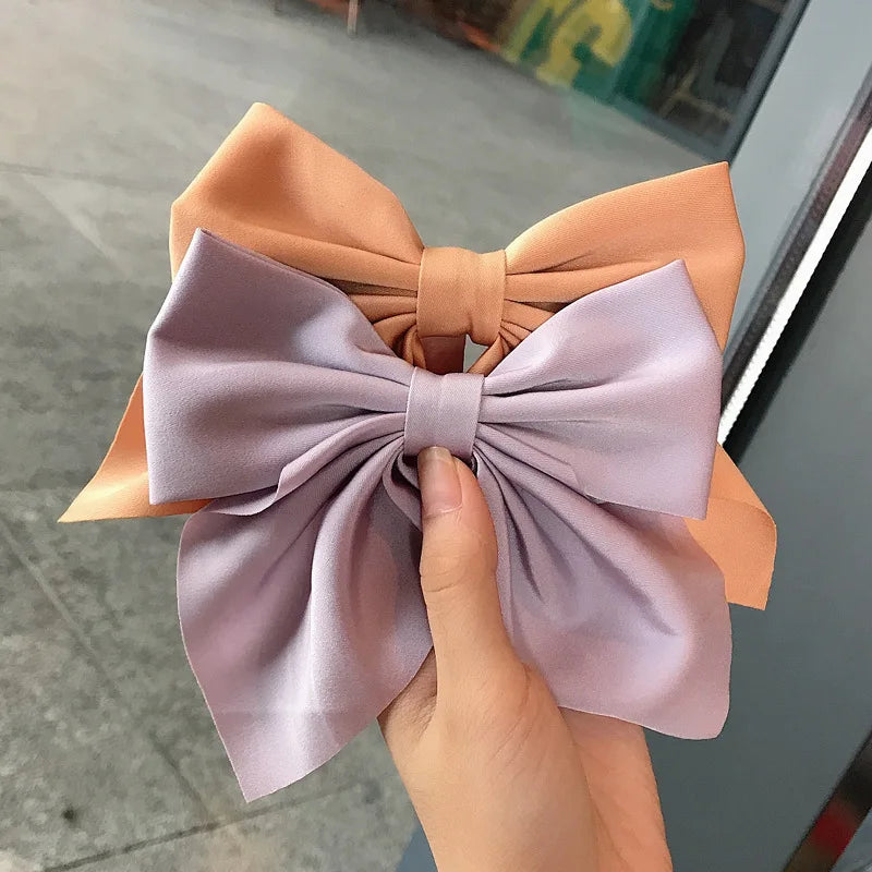 Haar accessoires met elegante knoop
