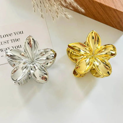 Decoratieve haarclip met bloemmotief