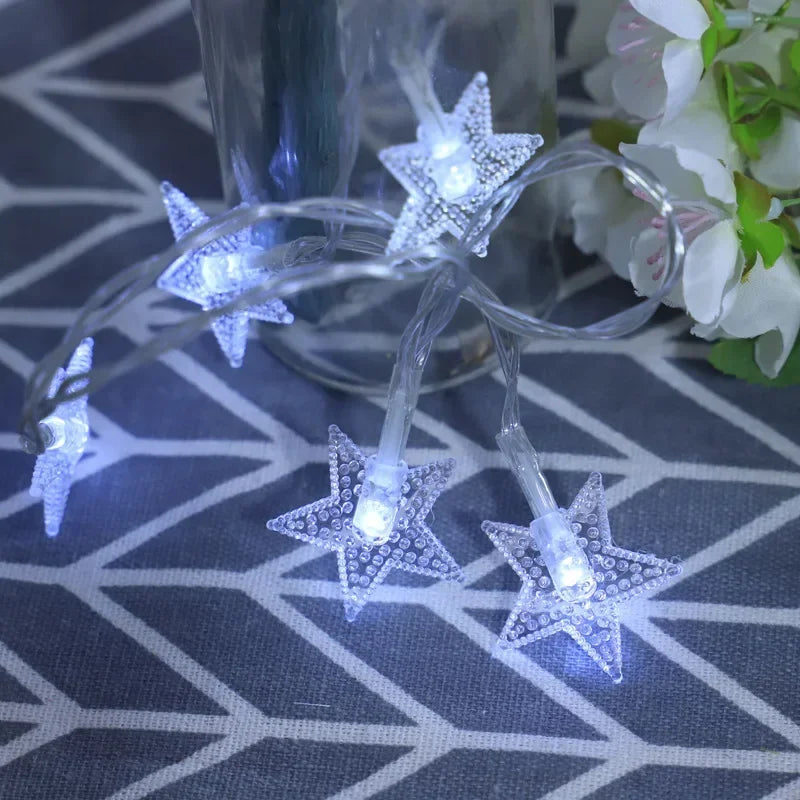 Lichtslinger met houten sterretjes – Natuurlijke kerstdecoratie