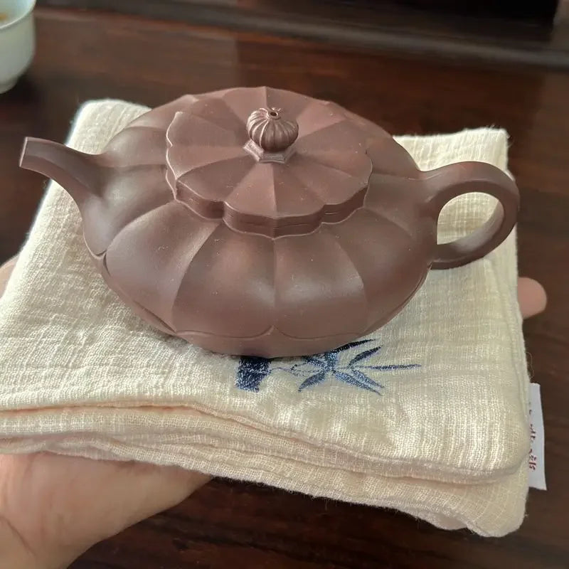 Thee zetten met alles-in-één theepot