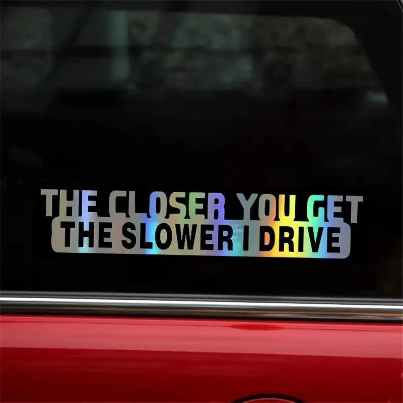 Auto stickers - Grappige tekst 'The Closer You Get The Slower I Drive' voor humor op de weg