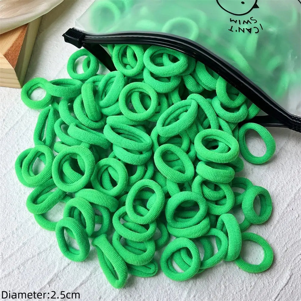 Stijlvolle scrunchies van satijn en fluweel
