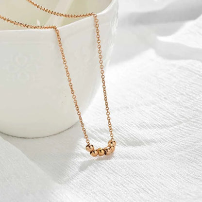 Ketting met naam op ronde tag in minimalistische stijl
