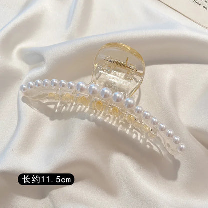 Haar accessoires met glinsterende steentjes