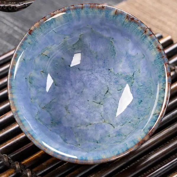 Elegante glazen theepot met metalen zeef