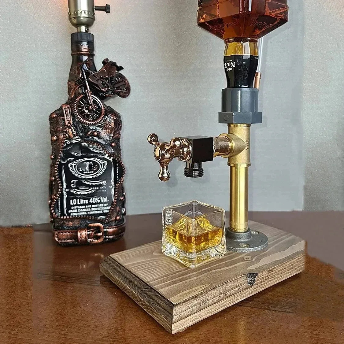 Drankdispenser met kleurrijke accenten – Vrolijke tafeldecoratie