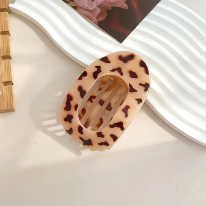 Decoratieve haarclip met bloemmotief