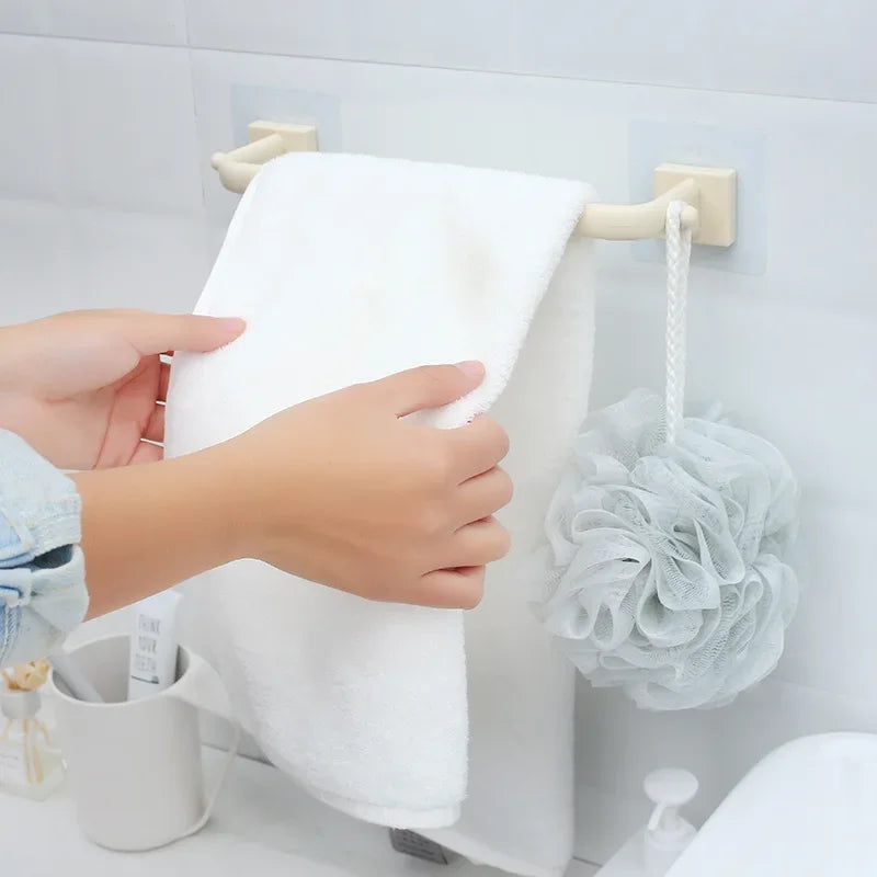 Wit handdoekenrek met minimalistisch frame – Eenvoudig en strak
