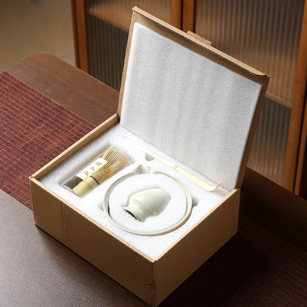 Accessoires voor thee zetten met natuurlijke materialen