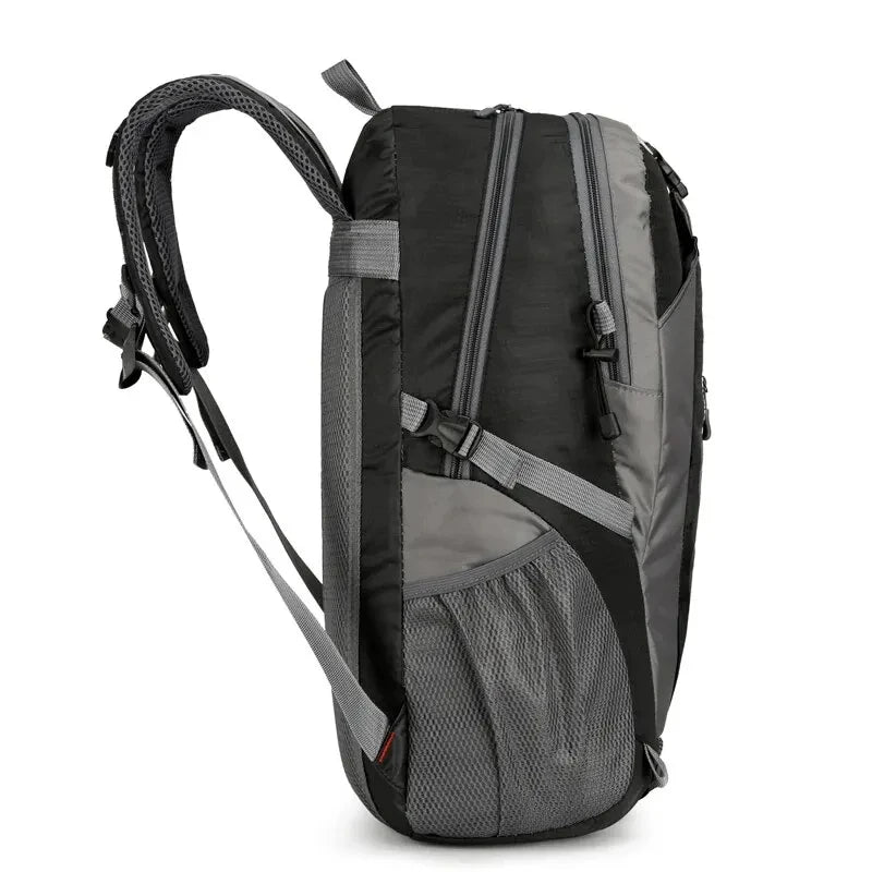 Moderne rugzak als handbagage met laptophouder