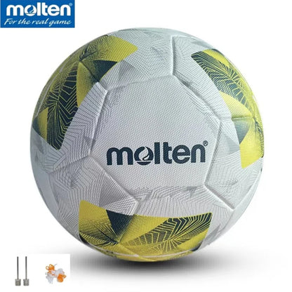Voetbal met gestroomlijnde vorm voor nauwkeurig spel