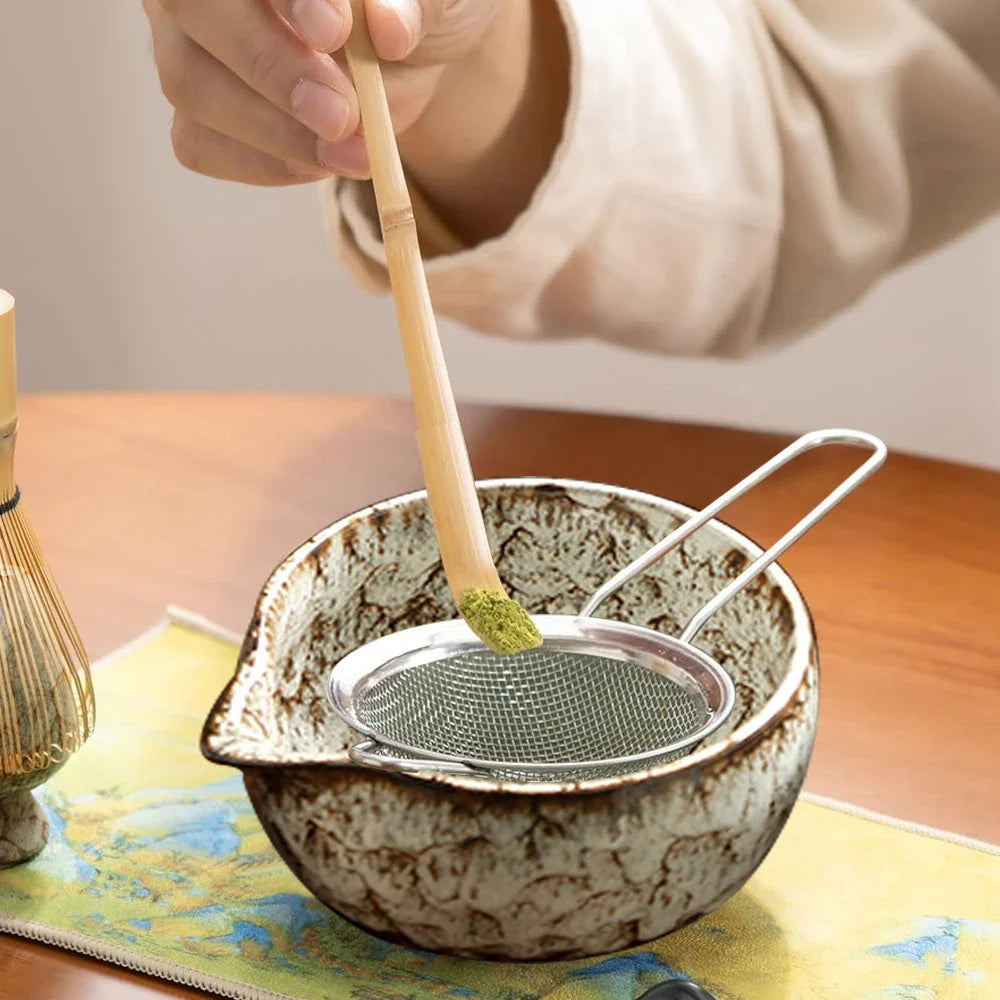 Theepot met houten handvat en infuser