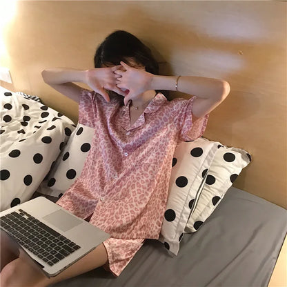 Dames pyjama set met losse broek en shirt